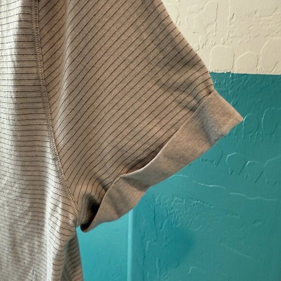 Lululemon Love Tee V Neck in Gray with mini stripe, rolled sleeves, size 8 - Picture 2 of 6